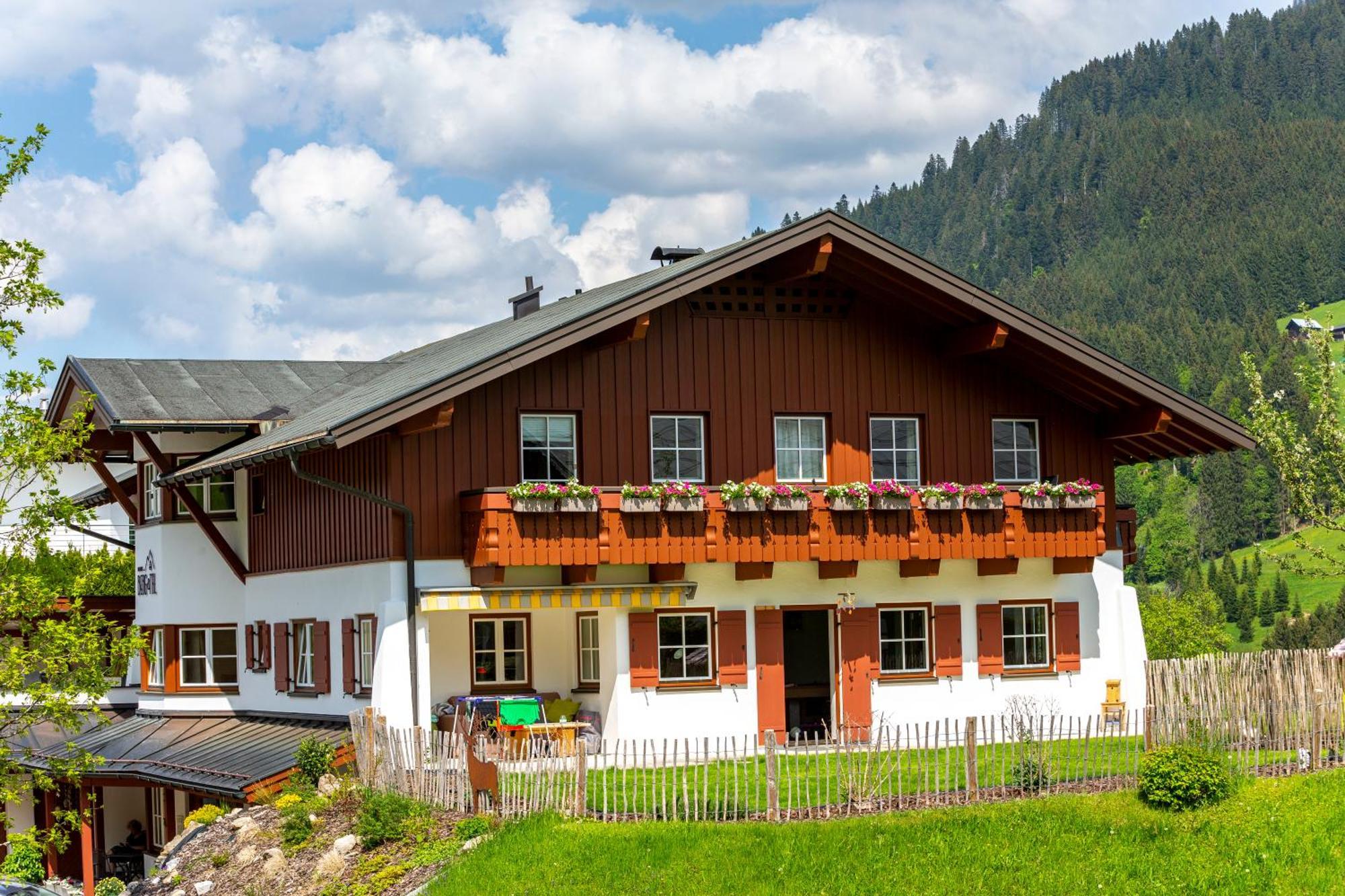Haus Berg & Tal Apartment Hirschegg  Exterior photo
